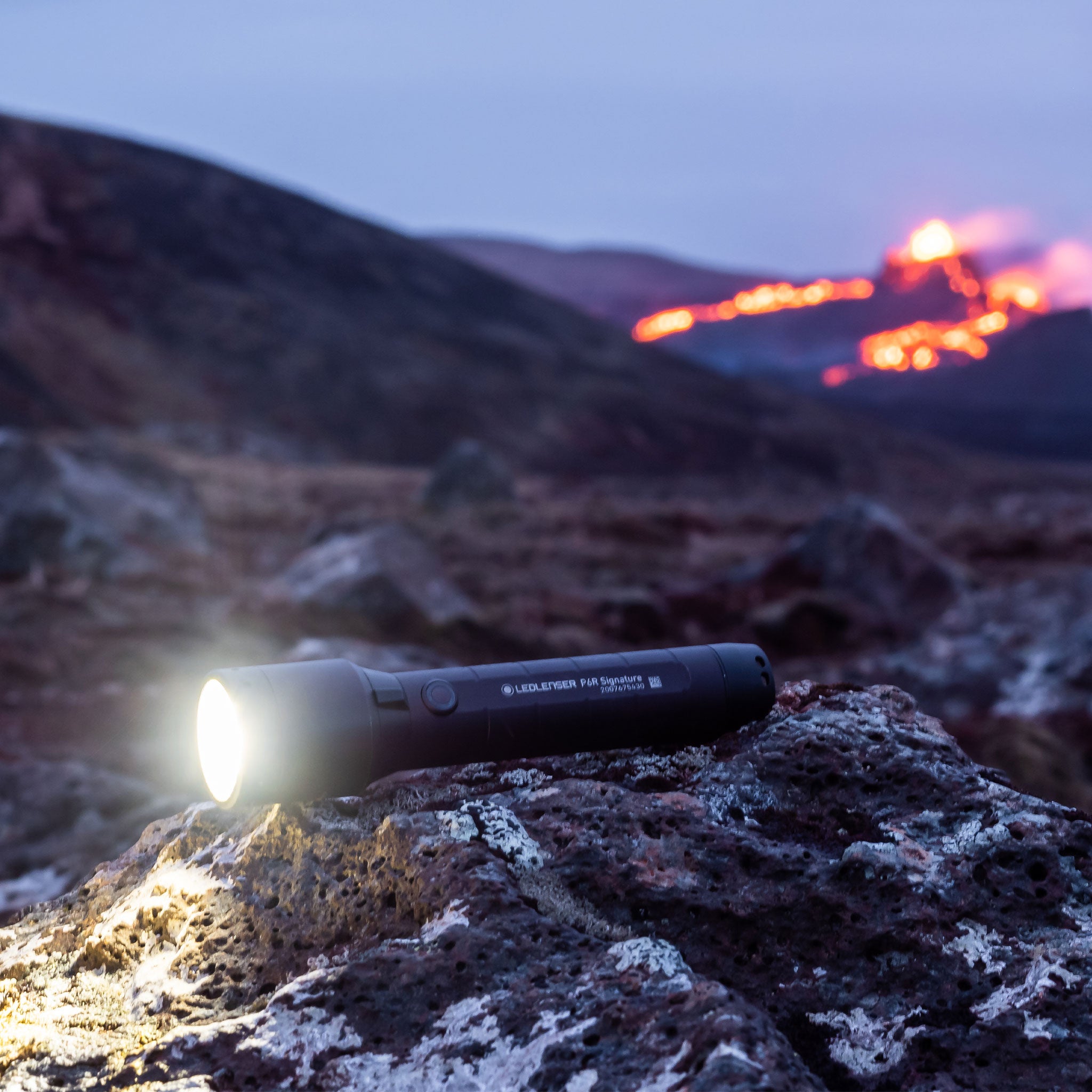 P6R Signature Flashlight + Flex7 Powerbank-Ledlenser USA